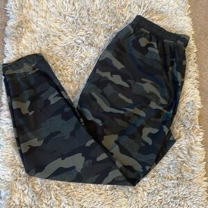 Old Navy size small camo active joggers